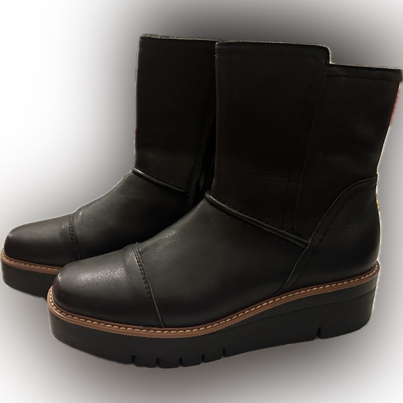 Naturalizer Black Leather Chelsea platform wedge boots, 7.5 - Picture 2 of 8